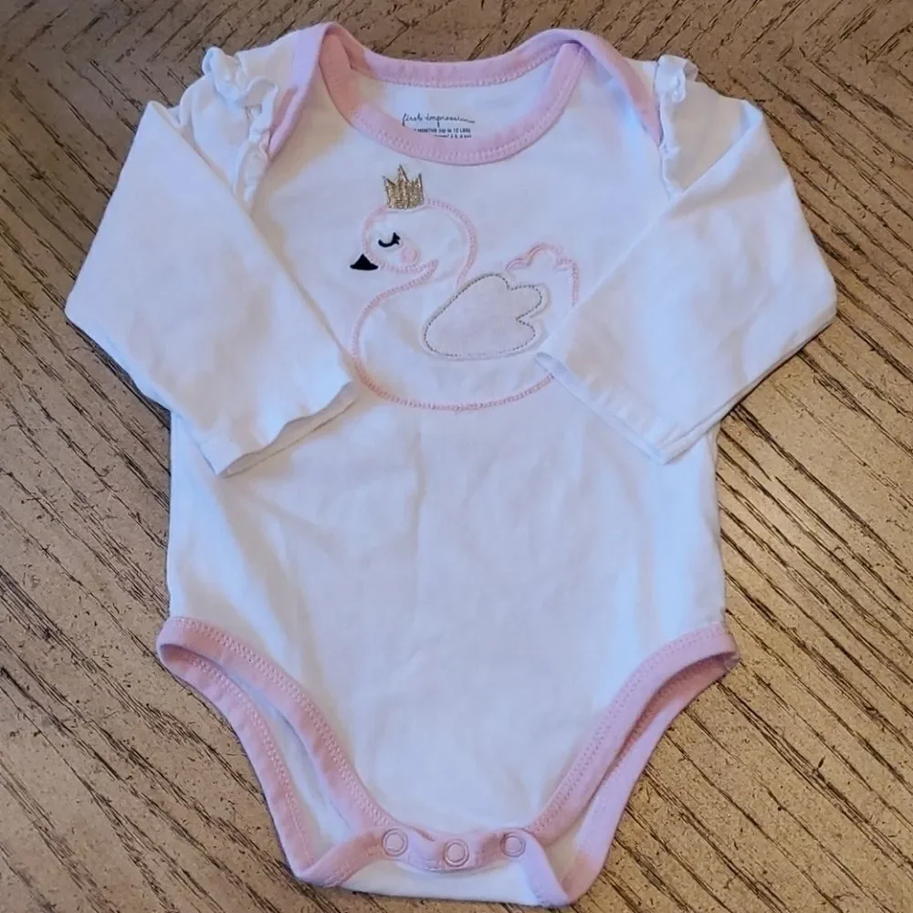 0-3 month long sleeve onsie. First Impressions.